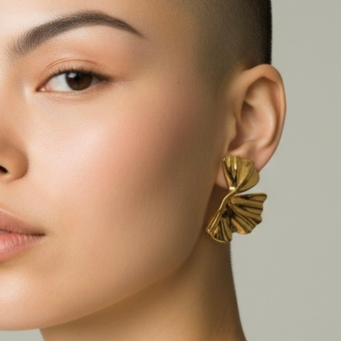 Boucles Néora dorées sculpturales | CLAWME HOPE
