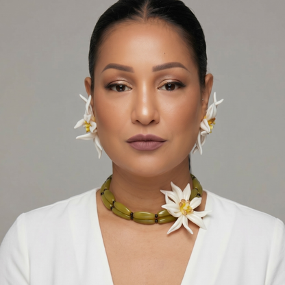 Collier Ras-de-Cou Fleur FLORÉLIA Fait Main – Perles Vert Olive, Acier Inoxydable Plaqué Or 18K PVD, Waterproof, Hypoallergénique